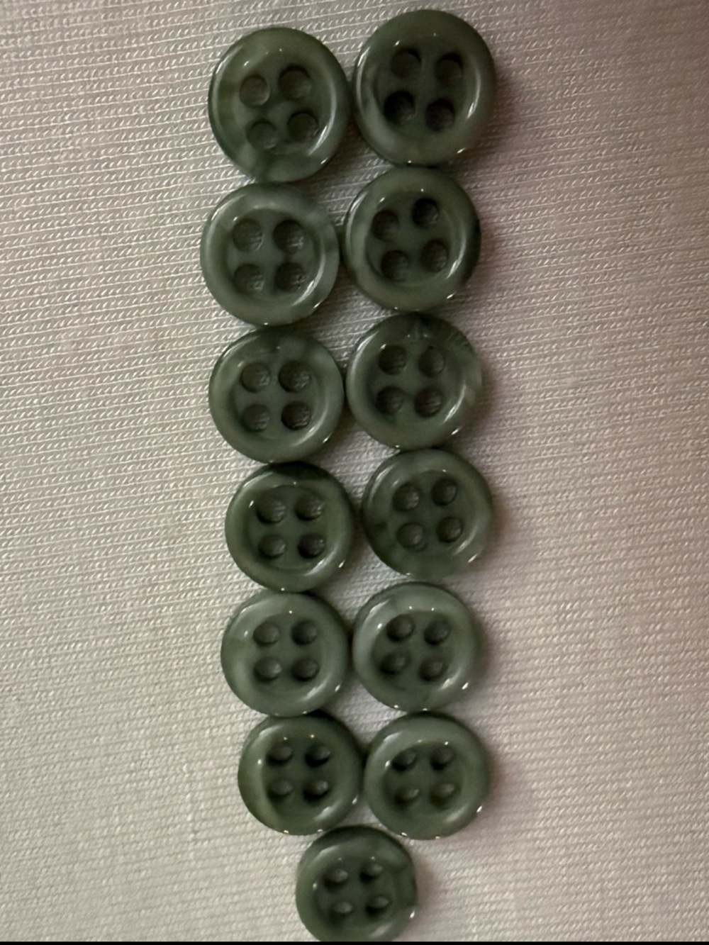 EUVC 1/4 Inch Plastic Glossy Green 4-Hole Buttons - Pack of 13
